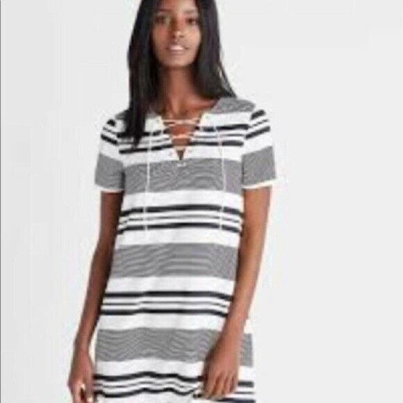 Express Sz Small Black Off-White Striped Short Sleeve Lace-Up V-Neck Shift Dress - Picture 1 of 6